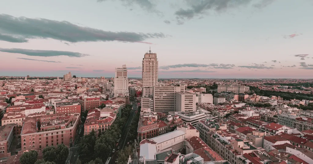 EL PLAN ESTRATÉGICO DE LA CIUDAD DE MADRID (PEM): UNA HOJA DE RUTA HACIA LA SOSTENIBILIDAD URBANA